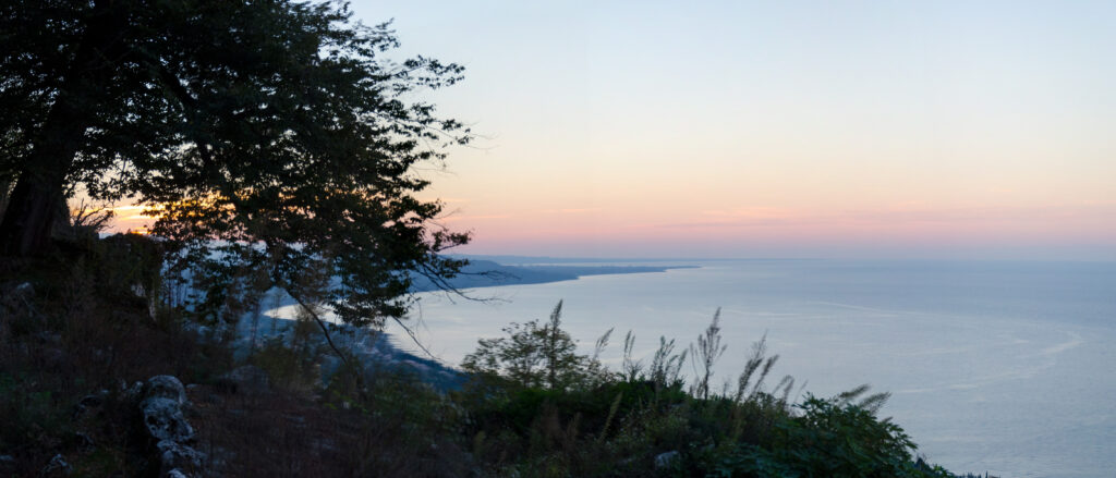 Ново-Афонская бухта на рассвете. Вид с Иверской горы