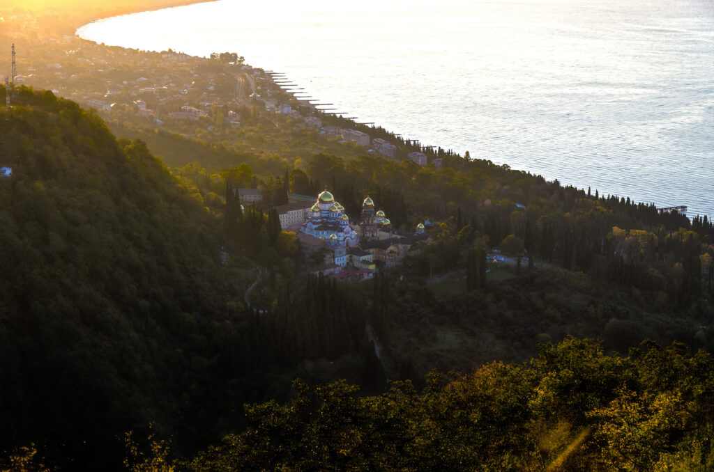 Вид с Иверской горы на Новоафонский монастырь