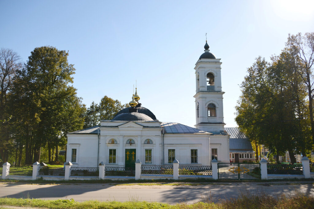 Свято-Покровский храм летом